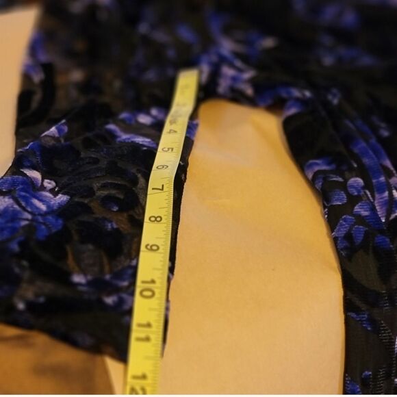 Tahari ASL Women's Size 8 Burnout Sheath Dress with Velvet details - Picture 12 of 13